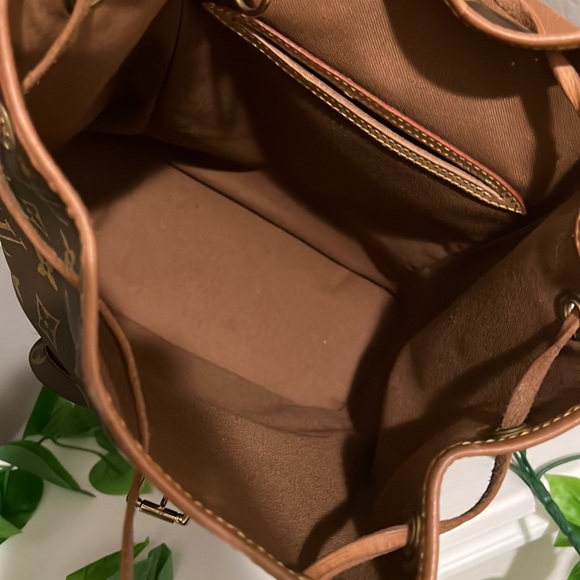 🤎Authentic LV Montsouris MM Backpack🤎 - Picture 12 of 14